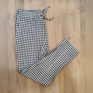 New Look UK houndstooth pintuck jogger style trousers, black white, size US 8